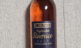 Vizovická slivovice 2013 ze sudu po rumu Travellers 49% 0,5l