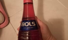 Různé lahve alkoholu