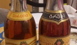 GRUZIŇSKÉ KOŇAKY 2 KUSY, SADA, 50LET STARÉ