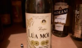 Různé lahve alkoholu