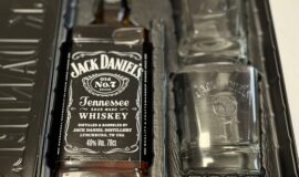 Jack Daniels No 7 v kovovém boxu a 2 skleničky