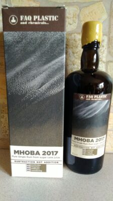 obrázek Velier FAQ Plastic 2017 Mhoba Pure Single 64.3% 700ml