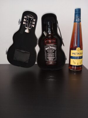 obrázek Jack Daniels kytara + 5hvezdičková Metaxa