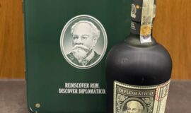DIPLOMATICO Reserva Exclusiva 12y 0,7l 40% v dárkové plechové krabici