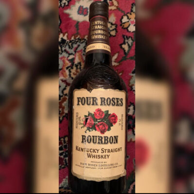 obrázek ✅ Four Roses Bourbon – stará lahev Kentucky Straight Whiskey (USA)