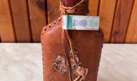 Mongolian Hero Vodka 38% 250ml v ručně šitém koženém pouzdře