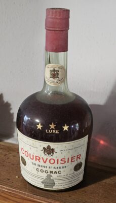 obrázek Courvoisier Cognac Luxe 3 stars, pravděpodobně 60. léta