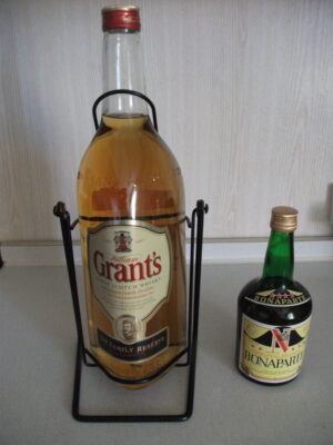 obrázek Grants whisky 3 litry v kolébce a brandy Bonaparte