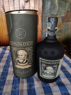 obrázek Diplomatico Reserva Exclusiva 12 y.o. 40 % 0,7l (tuba)