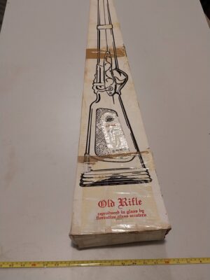 obrázek RARITA – 3L WHISKY FLERET GOLDEN WORLD CLUB z roku 1993 – PUŠKA 115 cm