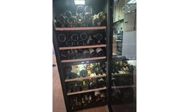 Sbírka vín i s vinotékou